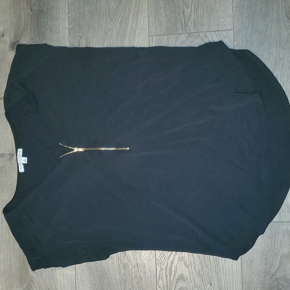 Gold zipper black tee